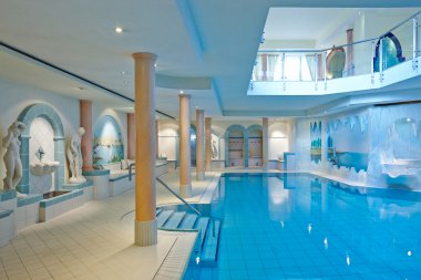 Wasserwelten und Wellnessbereich im 4 Sterne Wellnesshotel Reppert im Schwarzwald