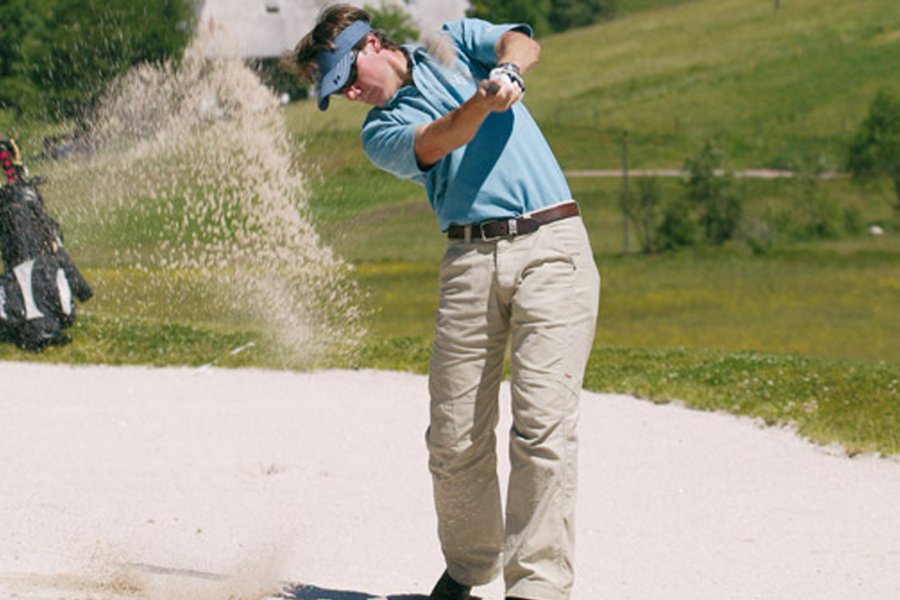 Golfer im Sandbunker